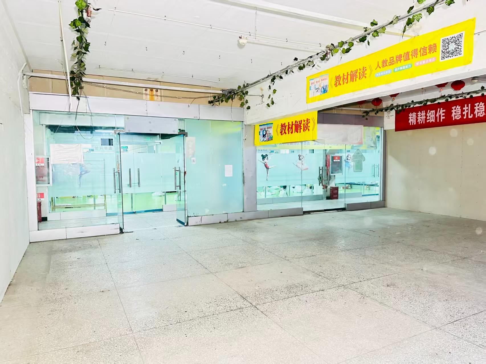 蓬莱路提供写字楼、商铺、展示空间、直播间等多种面积选择，满足企业办公、研发、展示、运营等多元需求。