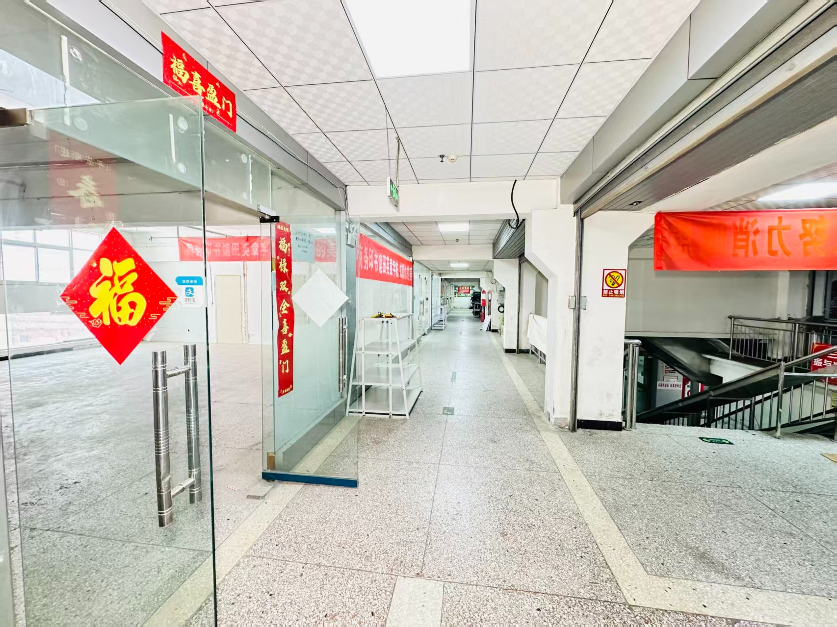 蓬莱路灵活办公空间，满足企业不同发展阶段需求 ✨ 商业配套完善，助力企业快速成长 ✨ AI产业资源链接，共建创新生态 ✨ 办公、展示、运营一体化空间  现在入驻，抢占AI产业发展新赛道！_COPY