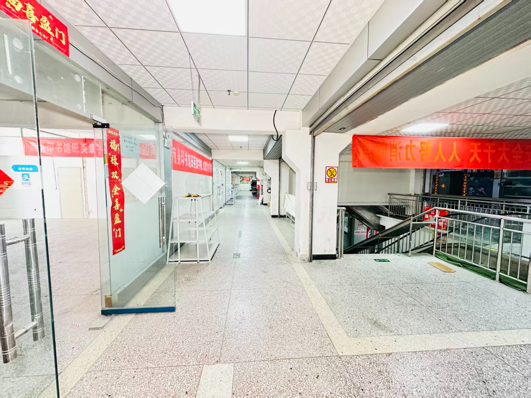 蓬莱路引入人工智能技术应用场景，推动AI与商业、零售、电商、企业服务等领域融合发展。
